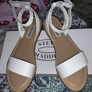 WHITE STEVE MADDEN SANDALS